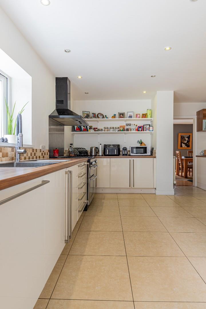 HOLLY GROVE, LISVANE, CARDIFF Jeffrey Ross Estate Agents